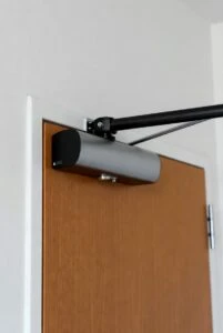 ماكينة غلق الباب رفاص